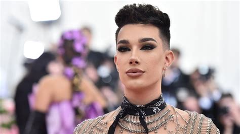 is james charles engaged|James Charles: YouTube star admits messaging 16。